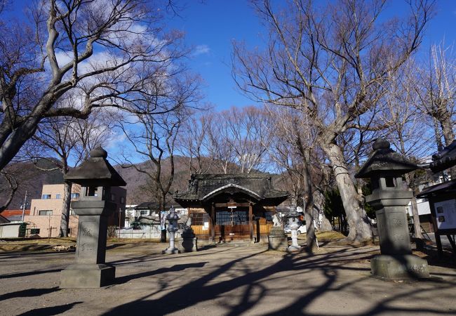 真田昌幸が上田城築城の際に上田城の鬼門除けの神社として分社