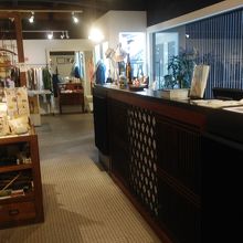 洋服とカフェです