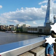 向こう側にザシャードが見えました。