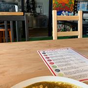 東日本橋駅近くのダイビングショップに間借りしてランチタイムにカレーショップ・cuttecoがオープンしました。