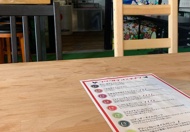 東日本橋駅近くのダイビングショップに間借りしてランチタイムにカレーショップ・cuttecoがオープンしました。
