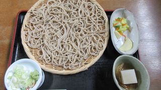 道の駅の敷地内にある蕎麦屋