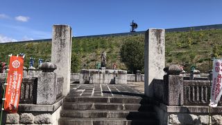 長篠：鳥居強右衛門の墓、新昌寺に