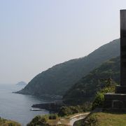 青い海と奇岩の美しい海岸