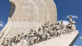 白亜のモニュメント