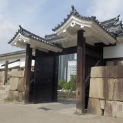 広大な大阪城への入城口の一つ
