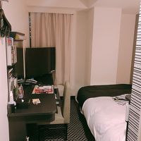 ベッドに！寝転んで！テレビを見ることを！想定されてる！笑