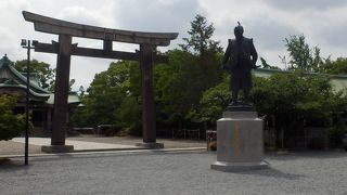 初代大阪城を創建した秀吉公銅像
