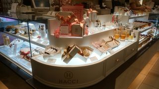 高級はちみつがズラリ