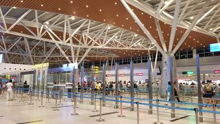 飲食店は少なめ