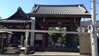 山門の前の見栄えが残念