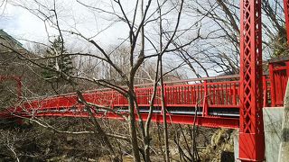 ちょっと散歩なら、二見公園から真っ赤な吊り橋までの往復で。