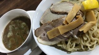 可もなく不可もないあごだしラーメンの店