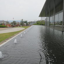 平成知新館前　遠景に京都タワー