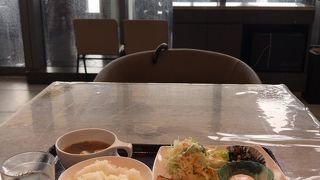 梅田でモーニングなら！大阪工業大学の菜の花食堂300円