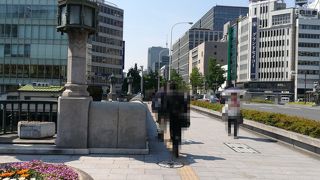 御堂筋の一部の大きな橋