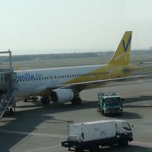 千歳ではボーディングブリッジ使用でした。