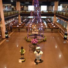 一階の大ホールのような場所