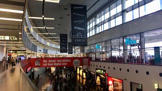 コンパクトでお店も充実