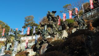 急な階段を上れば富士山も見えます