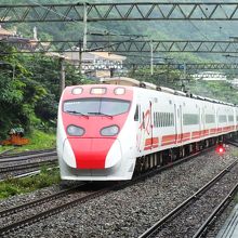 大里駅を猛然と通過