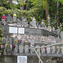 本堂裏手にある水子地蔵