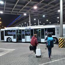 バンコクスワンナブーム国際空港でのボーディングは、バス移動