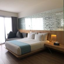 アイズ スミニャック バイ ライフスタイルリトリーツ