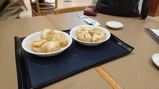 佐野アウトレットのフードコートにある中華料理の点心のお店です。  横浜中華街にもあるお店です。