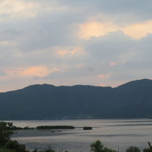 雲に隠れて夕陽は見えないかも