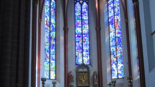 美しいブルーを基調とした・・・