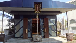 近代的な本殿です