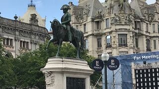 リベルダーデ広場の真ん中