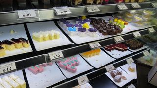 ミニケーキが可愛い日本のケーキ