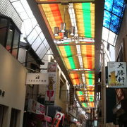 西荻窪駅そば、レトロな雰囲気のアーケード街です