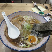 近くのラーメン屋で