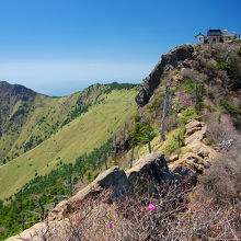 天狗岳から弥山を見る