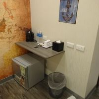 冷蔵庫、水、ポット、コーヒー、お茶、紙スリッパあり