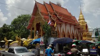 市場に埋もれてる