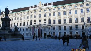 ハプスブルク家の栄華をつたえる宮殿