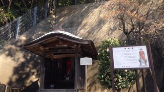 木の車を回すと