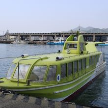 観光船　窓は開かず、デッキもありません