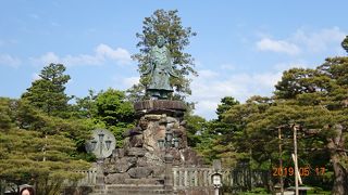 何故兼六園に？何故日本武尊？という疑問が湧きます。