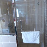 バスルーム内にシャワールームも有ります