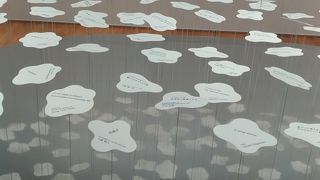 カフェ、ホテルも併設で広い