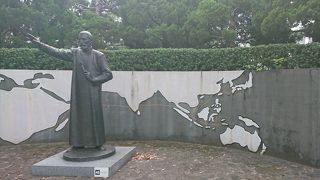 府内城跡前にあるフランシスコザビエル像!!