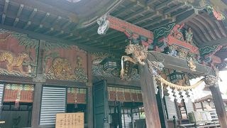 左甚五郎の彫刻で飾られた社殿