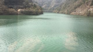 大きな駅の平岡駅の先為栗駅に行く途中にあります