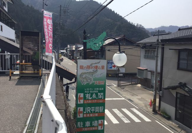 飯田線での久々の大きな駅舎はホテルでした