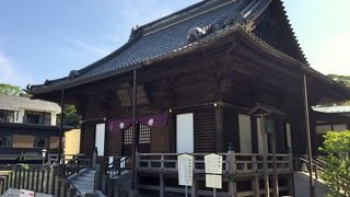 高僧たちが祀られています